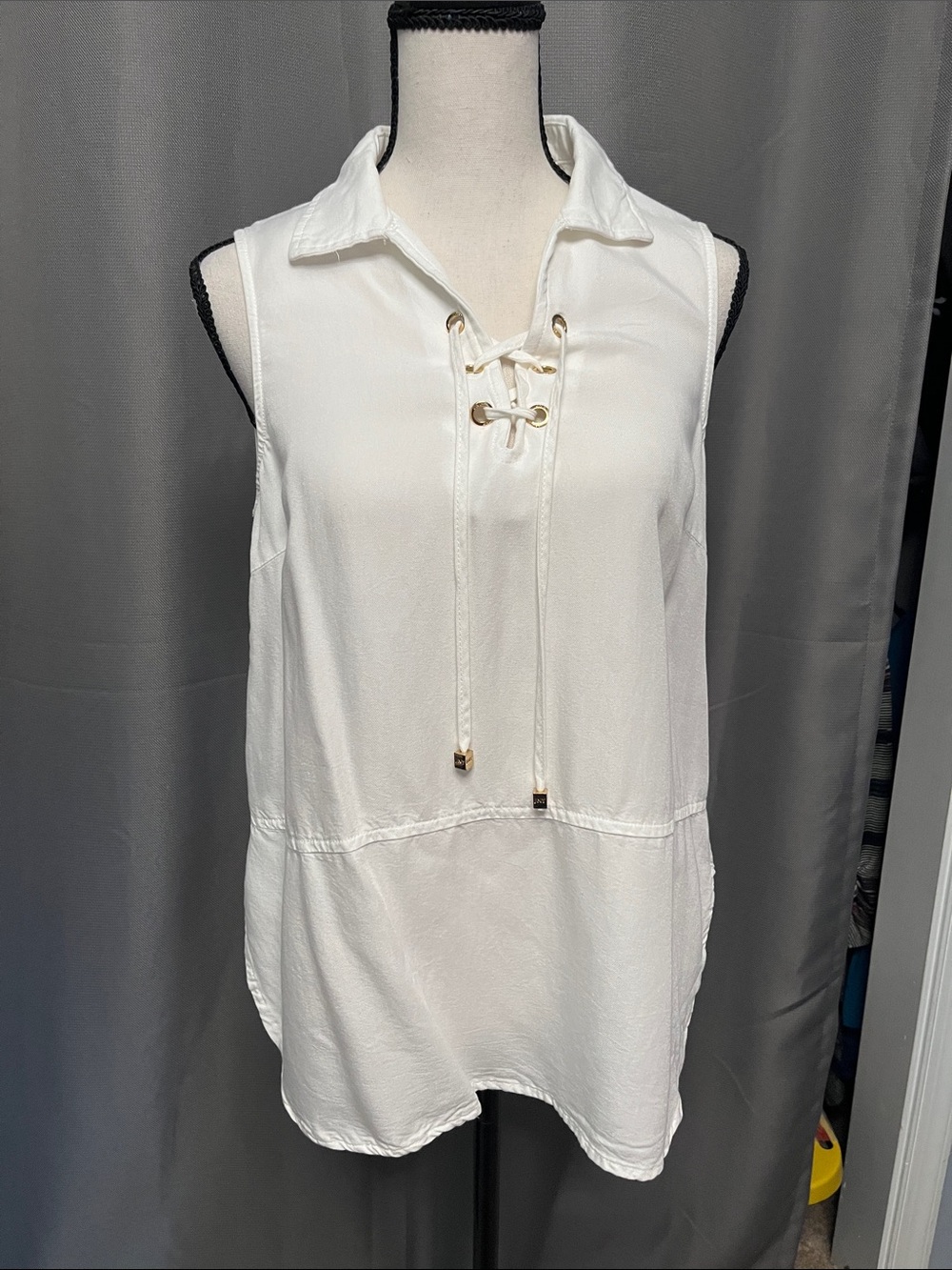 Jones New York White Sleeveless Lace-Up Collared Camisole